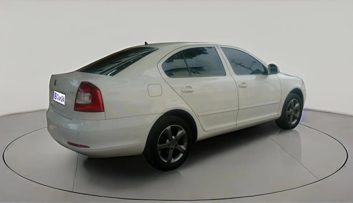 2010 Skoda Laura ELEGANCE 2.0 TDI CR MT, Diesel, Manual, 96,070 km, exterior