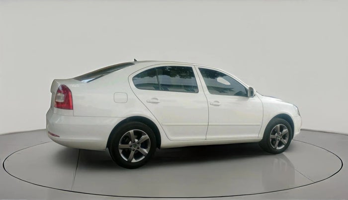 2010 Skoda Laura ELEGANCE 2.0 TDI CR MT, Diesel, Manual, 96,070 km, exterior