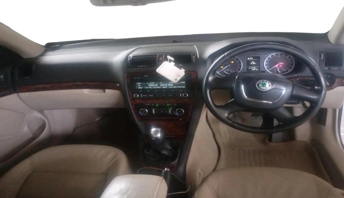 2010 Skoda Laura ELEGANCE 2.0 TDI CR MT, Diesel, Manual, 96,070 km, interior