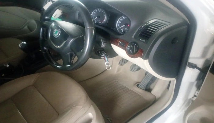 2010 Skoda Laura ELEGANCE 2.0 TDI CR MT, Diesel, Manual, 96,070 km, interior