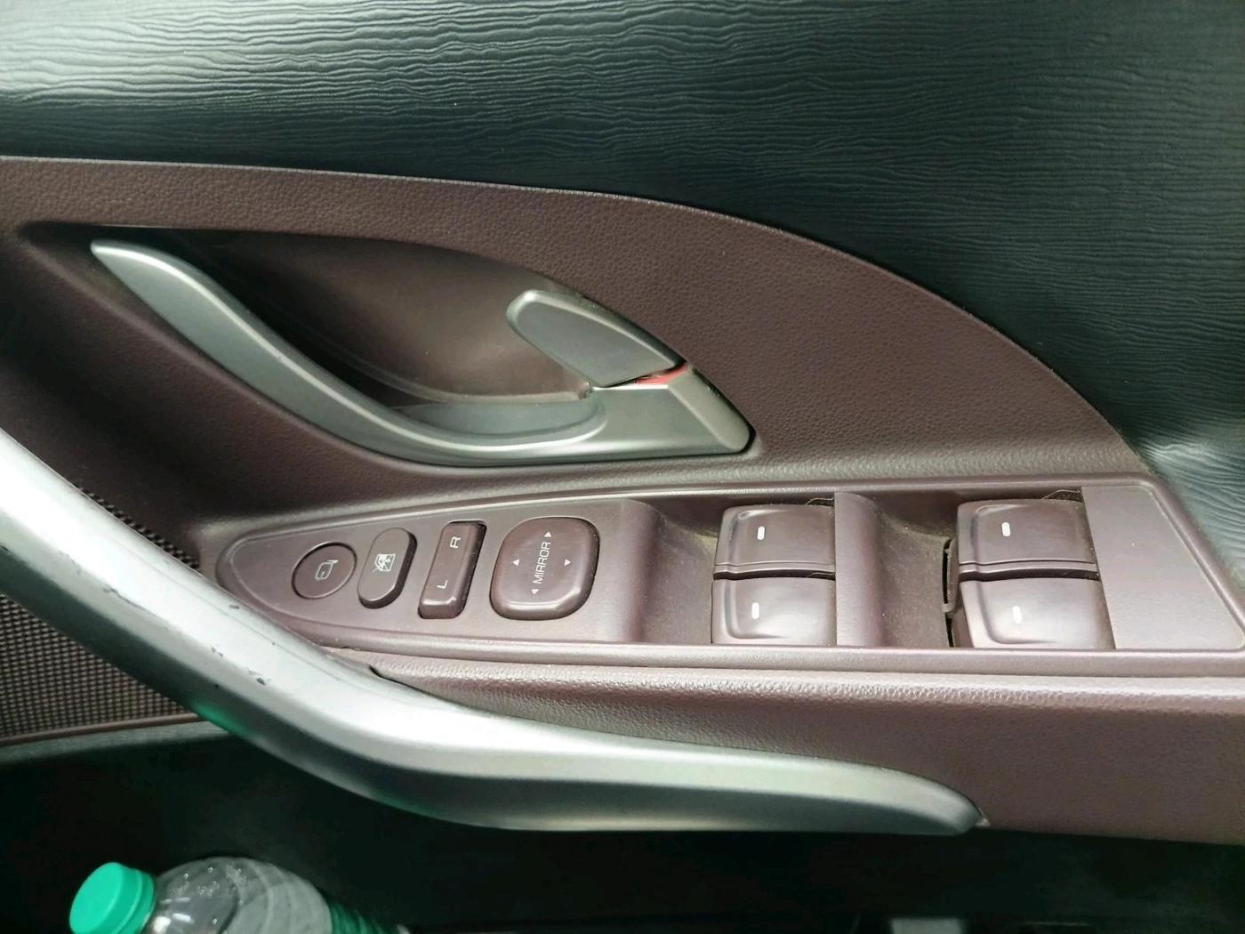 2011 Mahindra XUV500 W8, Diesel, Manual, 1,45,576 km, interior