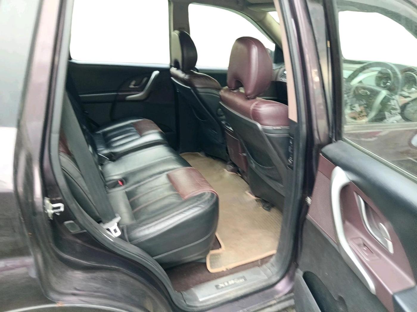 2011 Mahindra XUV500 W8, Diesel, Manual, 1,45,576 km, interior
