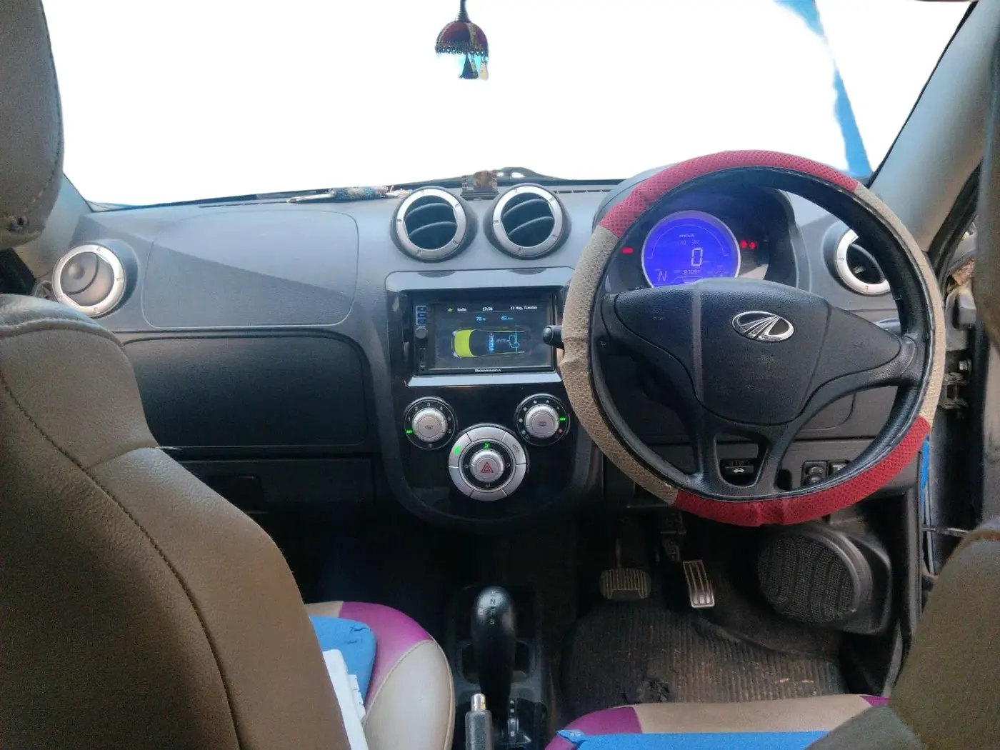 2015 Mahindra E2O T2, Electric, Automatic, 44,400 km, interior