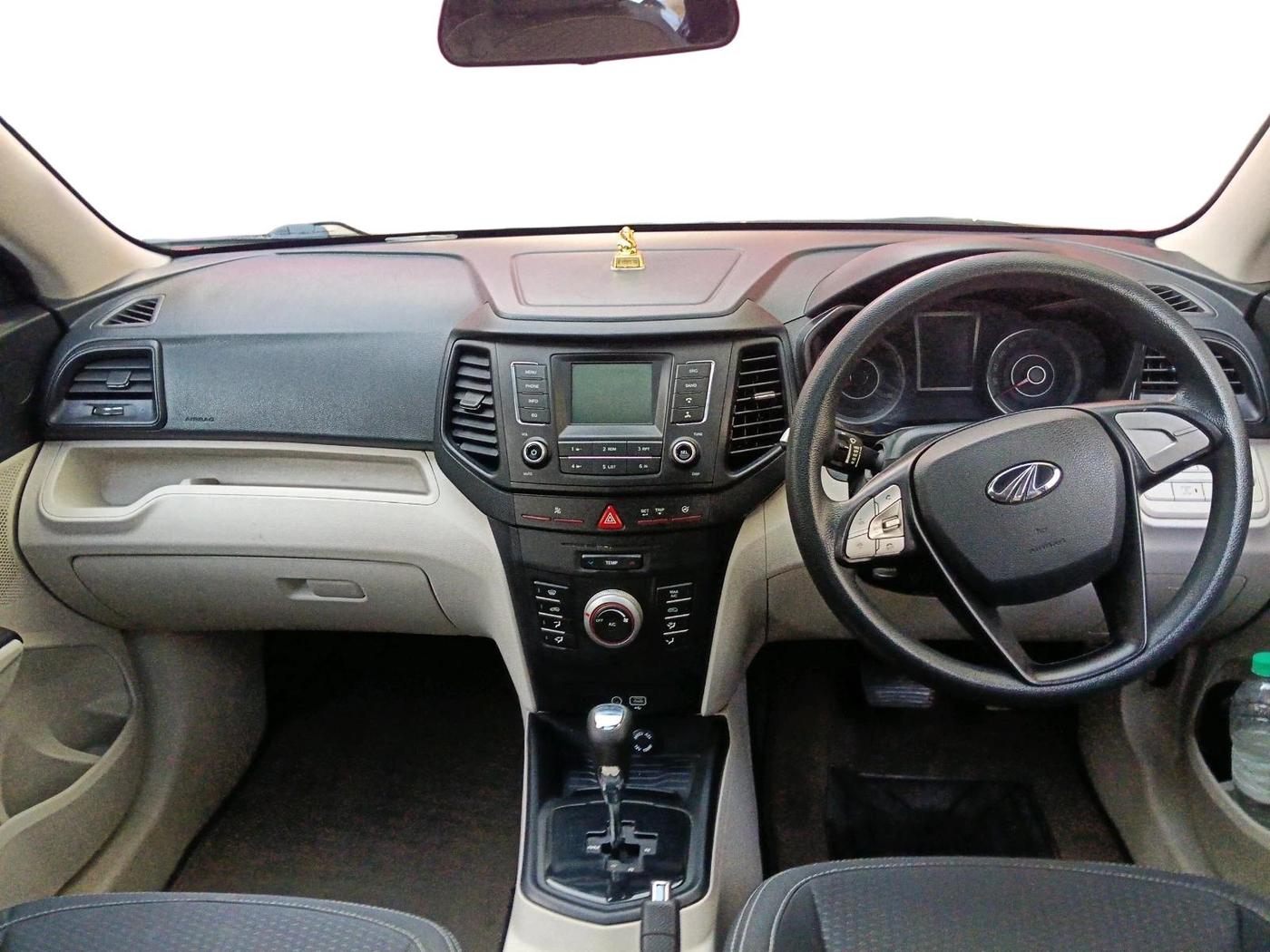 2022 Mahindra XUV300 W6 1.2 PETROL AMT, Petrol, Automatic, 62,980 km, interior