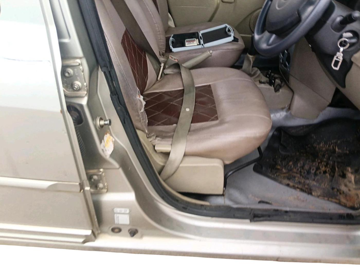 2012 Mahindra Verito 1.5 D4 BS III, Diesel, Manual, 2,15,497 km, interior