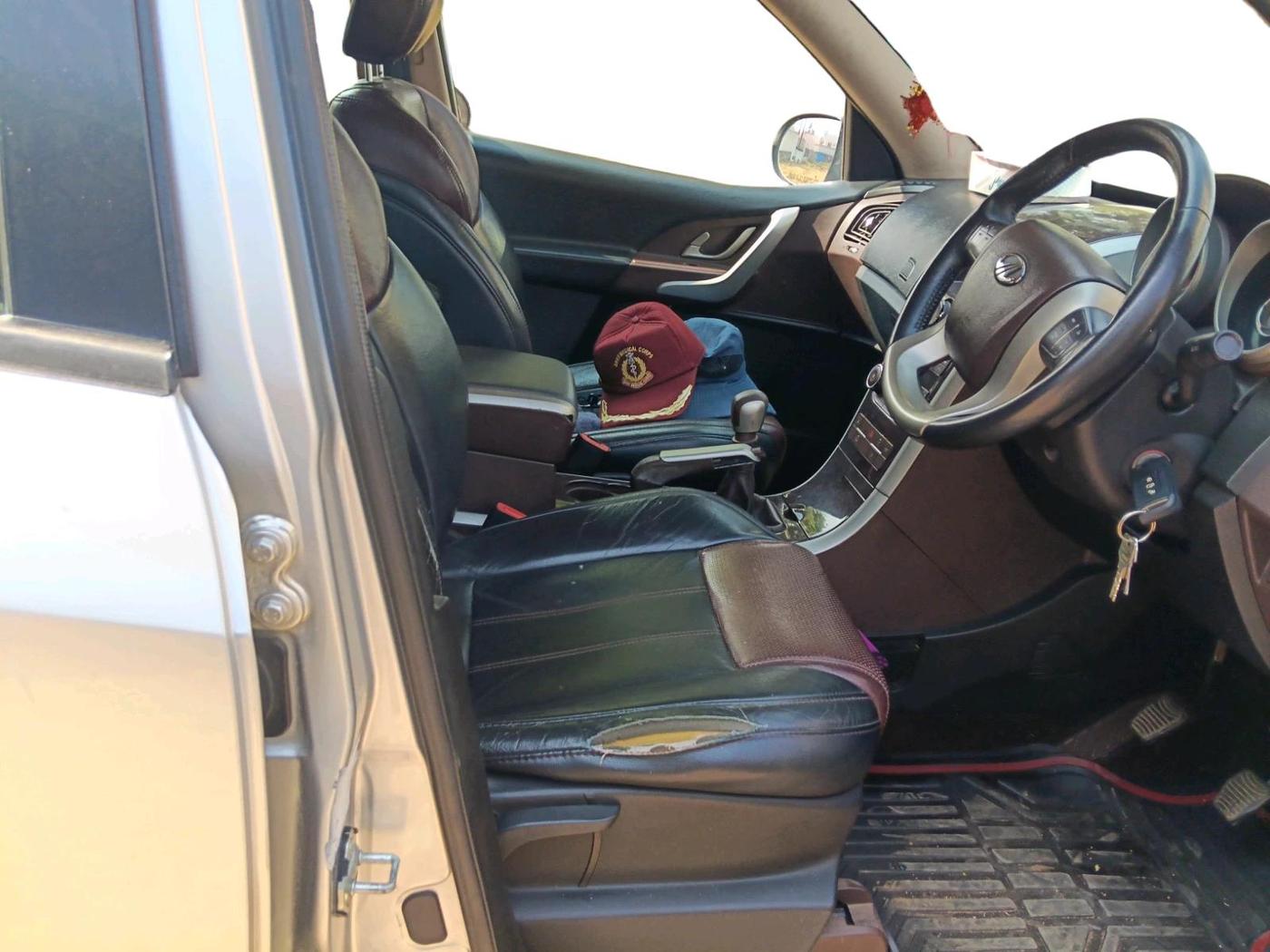 2014 Mahindra XUV500 W8, Diesel, Manual, 90,558 km, interior