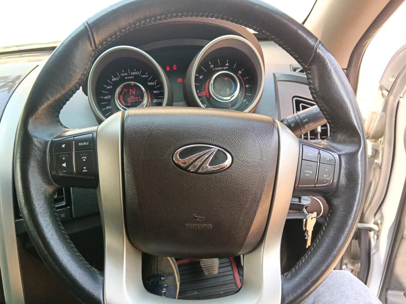 2014 Mahindra XUV500 W8, Diesel, Manual, 90,558 km, interior