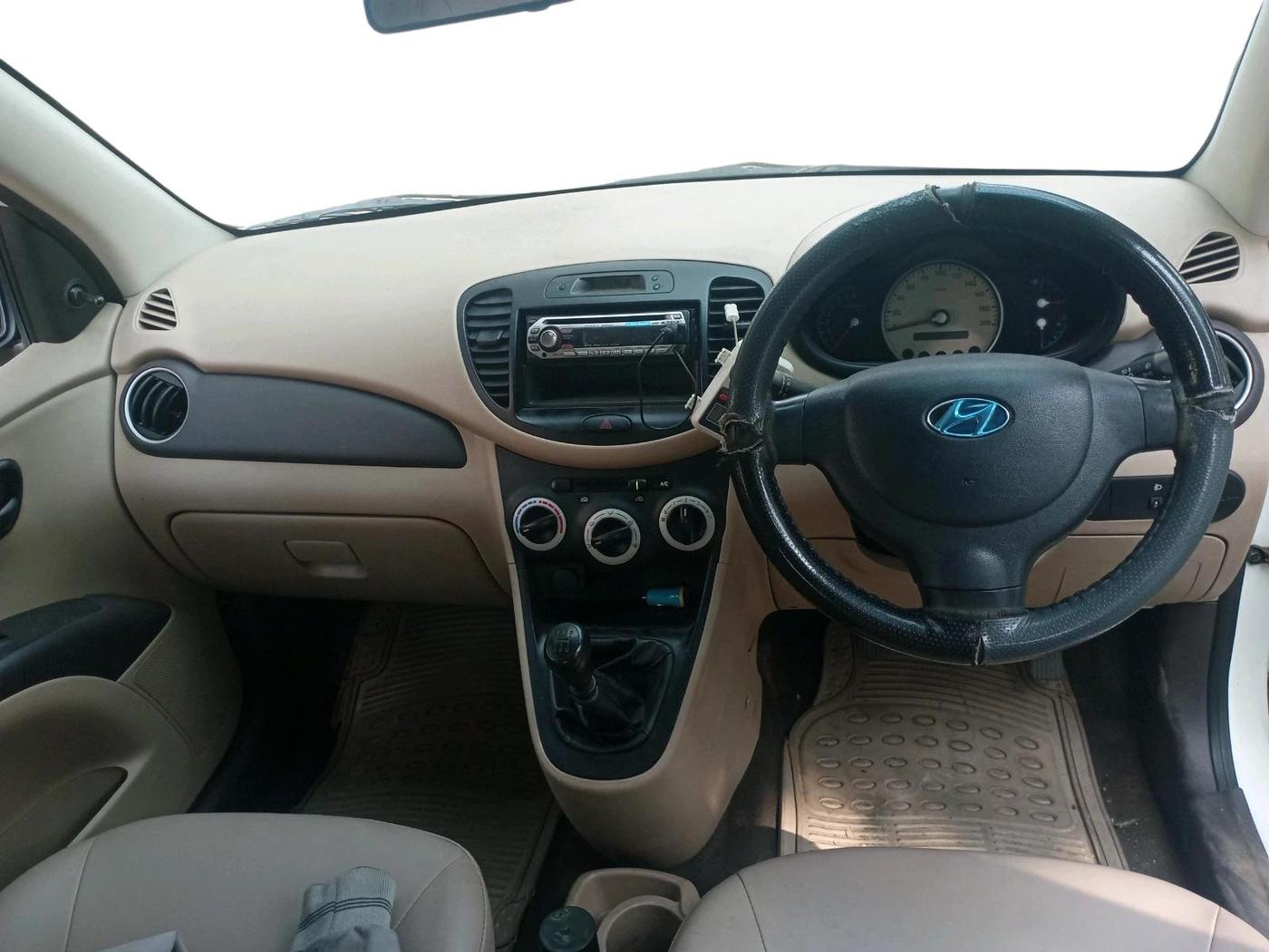 2010 Hyundai i10 MAGNA 1.2, Petrol, Manual, 1,28,547 km, interior