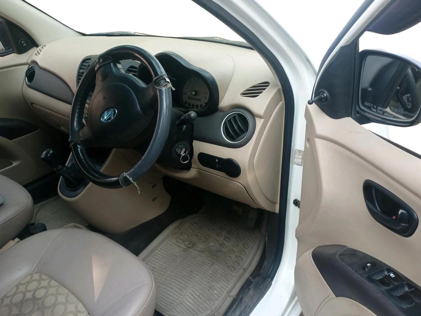 2010 Hyundai i10 MAGNA 1.2, Petrol, Manual, 1,28,547 km, interior