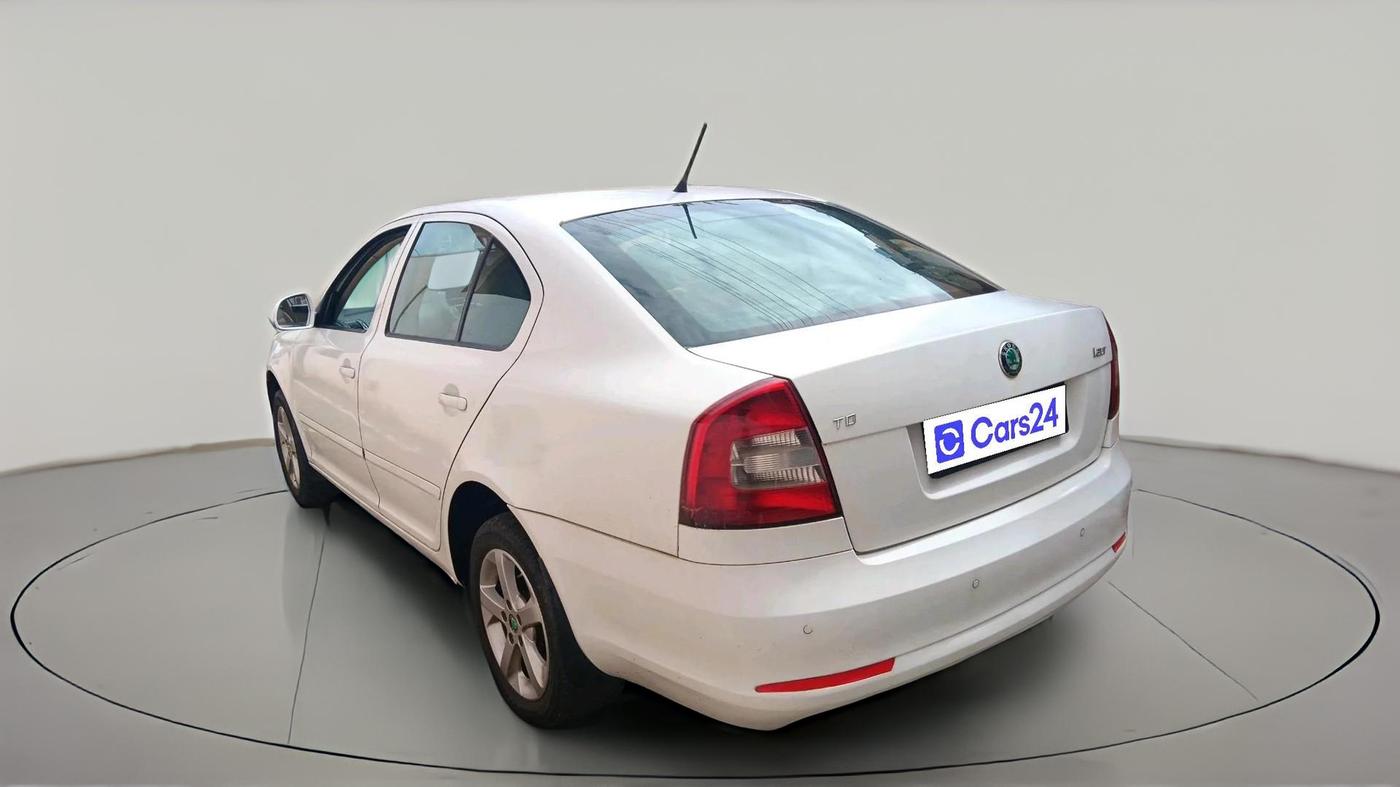 2012 Skoda Laura ELEGANCE 2.0 TDI CR MT, Diesel, Manual, 1,64,212 km, exterior