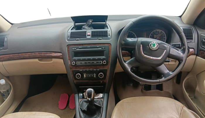 2012 Skoda Laura ELEGANCE 2.0 TDI CR MT, Diesel, Manual, 1,64,212 km, interior