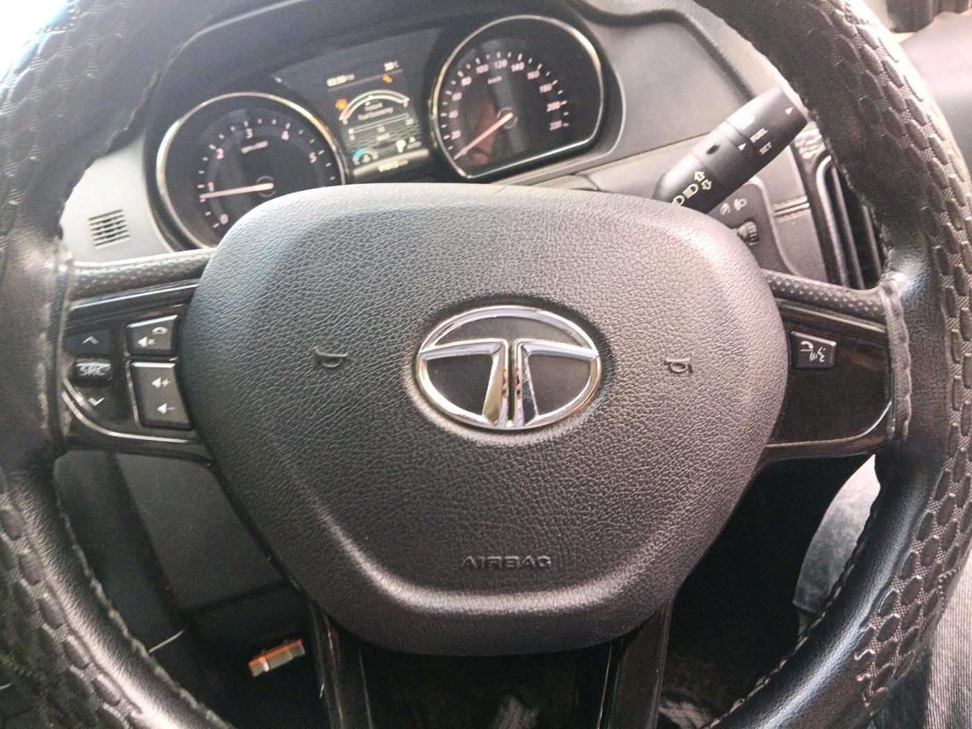 2020 Tata Hexa XMA 4X2 7 STR, Diesel, Automatic, 91,813 km, interior