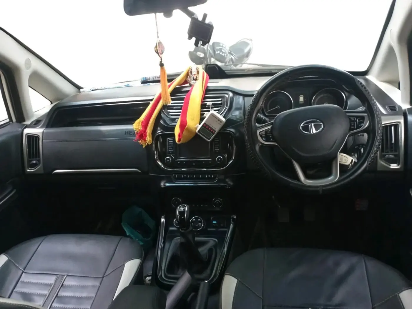2017 Tata Hexa XT 4X2 6 STR, Diesel, Manual, 66,301 km, interior