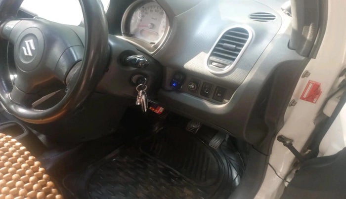 2010 Maruti Ritz VXI, CNG, Manual, 1,52,309 km, interior