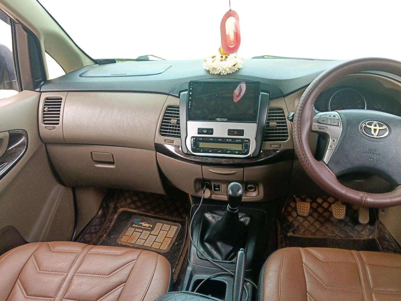 2015 Toyota Innova 2.5 VX 8 STR, Diesel, Manual, 1,53,499 km, interior