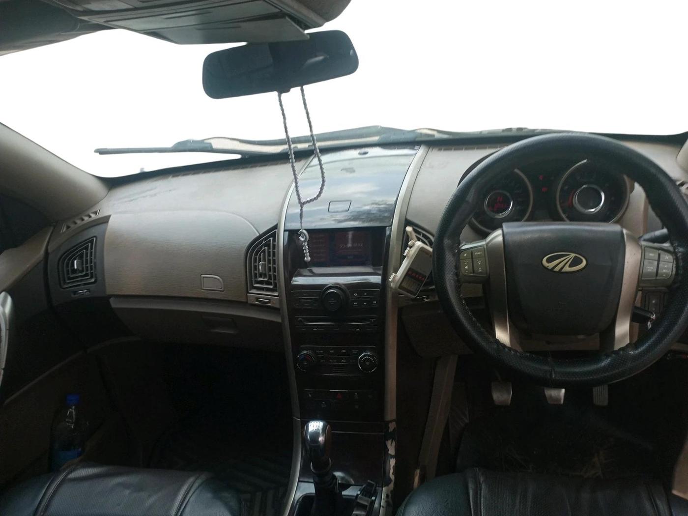 2014 Mahindra XUV500 W8, Diesel, Manual, 4,50,000 km, interior