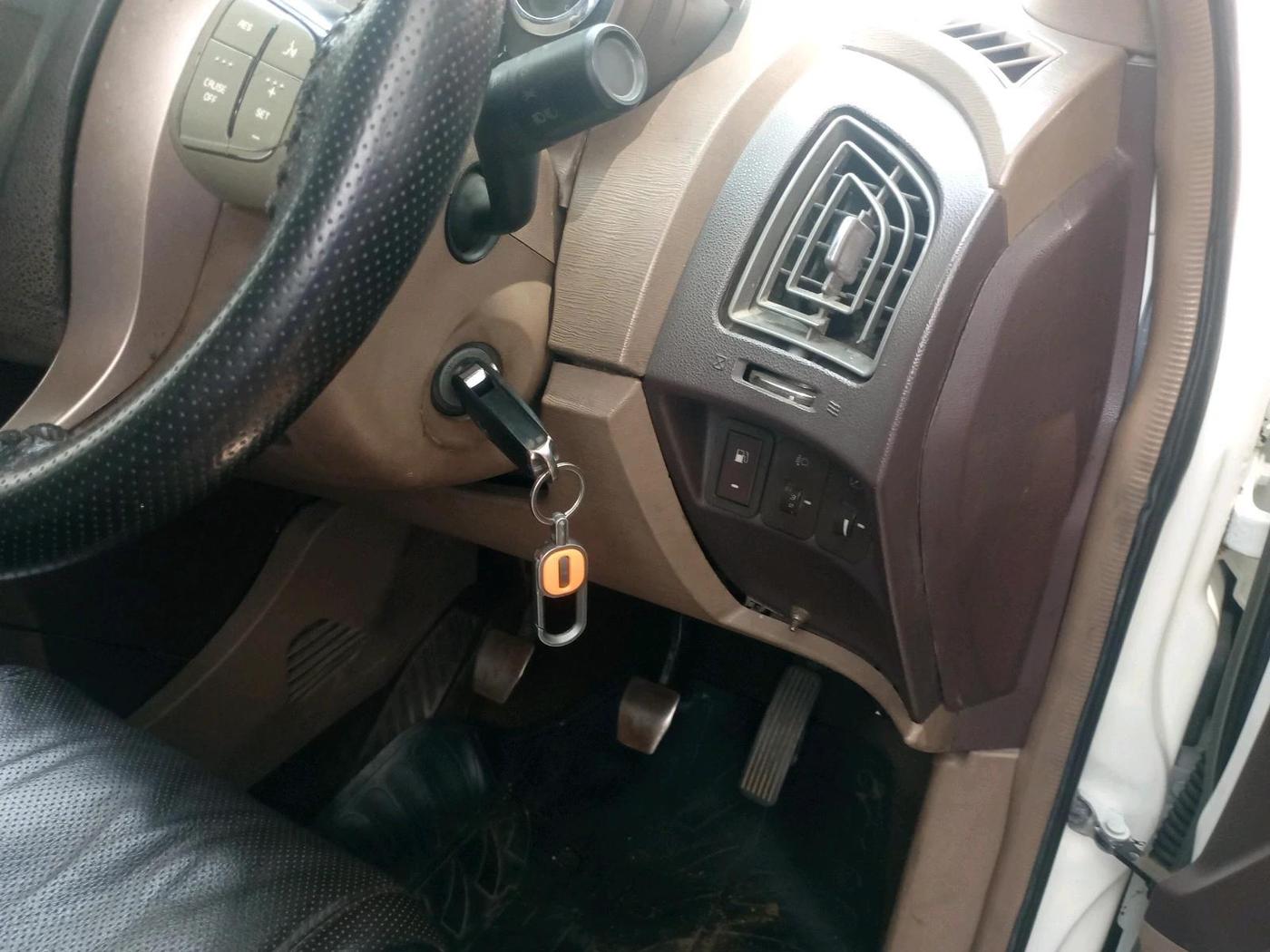 2014 Mahindra XUV500 W8, Diesel, Manual, 4,50,000 km, interior