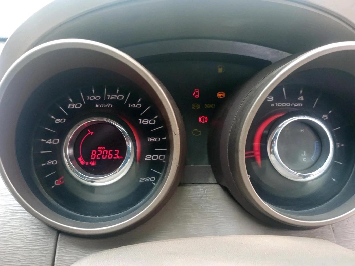 2014 Mahindra XUV500 W8, Diesel, Manual, 4,50,000 km, interior