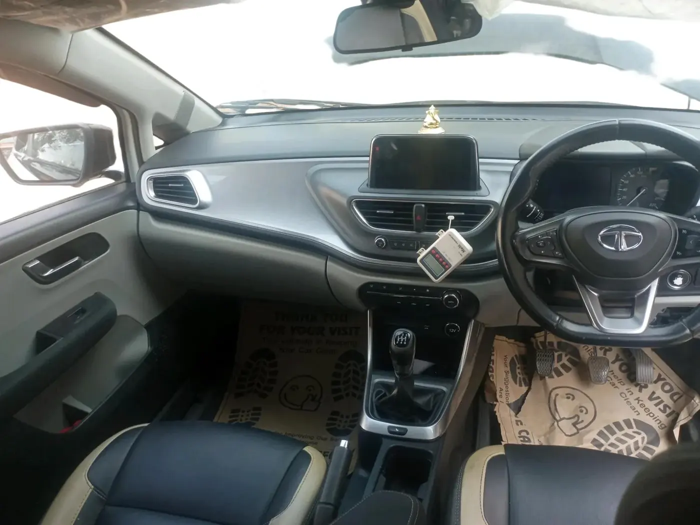 2020 Tata ALTROZ XZ PETROL, Petrol, Manual, 8,15,000 km, interior
