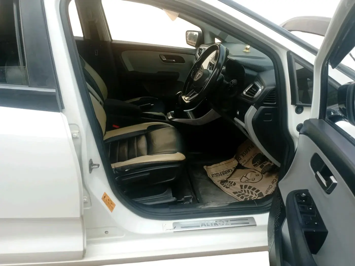 2020 Tata ALTROZ XZ PETROL, Petrol, Manual, 8,15,000 km, interior