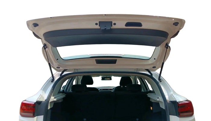 2025 MG ASTOR Shine 1.5 MT (Ivory), Petrol, Manual, 3,784 km, exterior