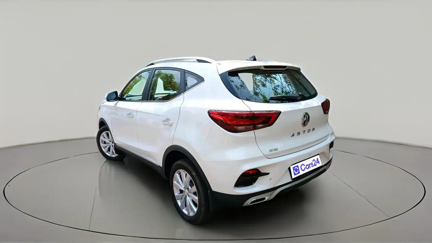 2025 MG ASTOR Shine 1.5 MT (Ivory), Petrol, Manual, 3,784 km, exterior