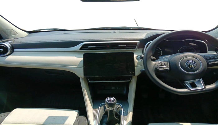 2025 MG ASTOR Shine 1.5 MT (Ivory), Petrol, Manual, 3,784 km, interior