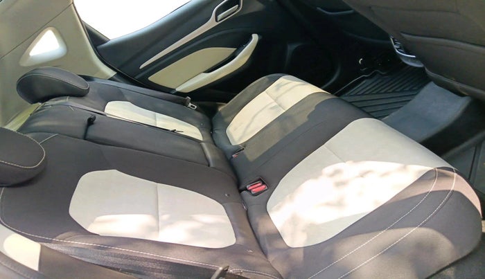 2025 MG ASTOR Shine 1.5 MT (Ivory), Petrol, Manual, 3,784 km, interior