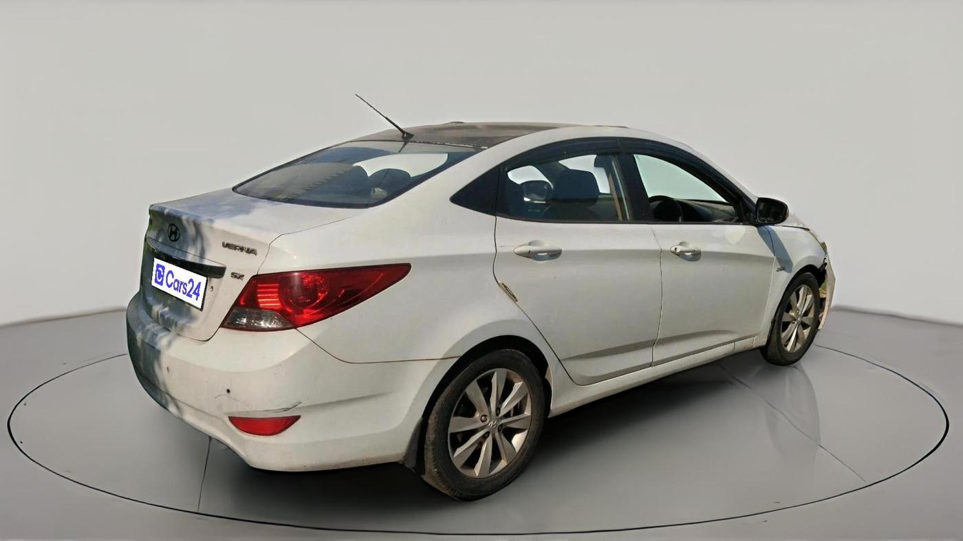 2011 Hyundai Verna FLUIDIC 1.6 CRDI SX, Diesel, Manual, 1,19,298 km, exterior