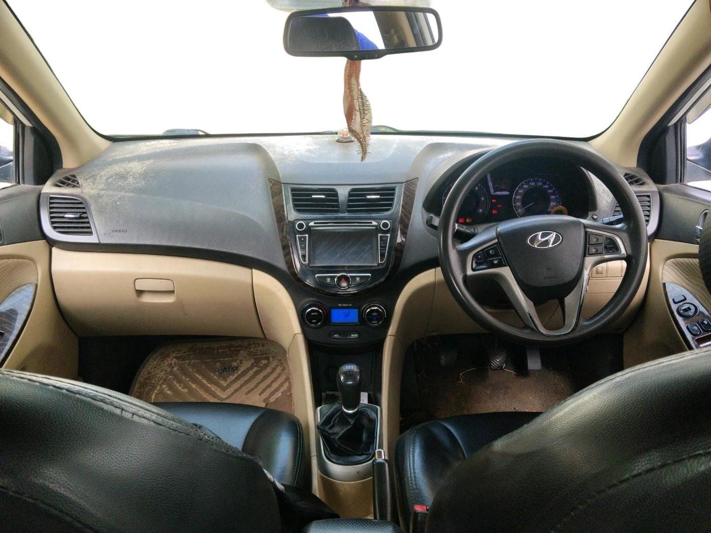 2011 Hyundai Verna FLUIDIC 1.6 CRDI SX, Diesel, Manual, 1,19,298 km, interior