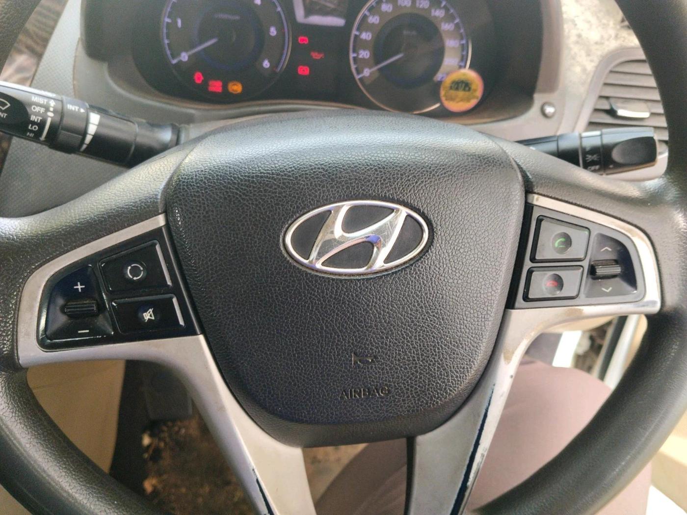 2011 Hyundai Verna FLUIDIC 1.6 CRDI SX, Diesel, Manual, 1,19,298 km, interior