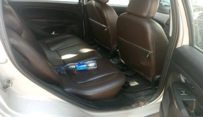 2015 Fiat Avventura EMOTION MULTIJET 1.3, Diesel, Manual, 93,487 km, interior