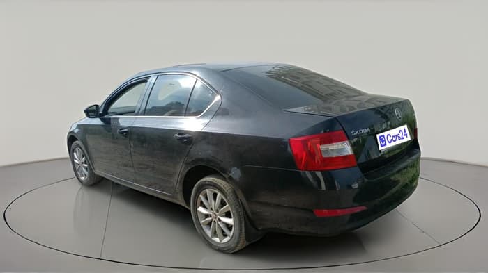 2014 Skoda Octavia AMBITION 2.0 TDI, Diesel, Manual, 1,02,640 km, exterior