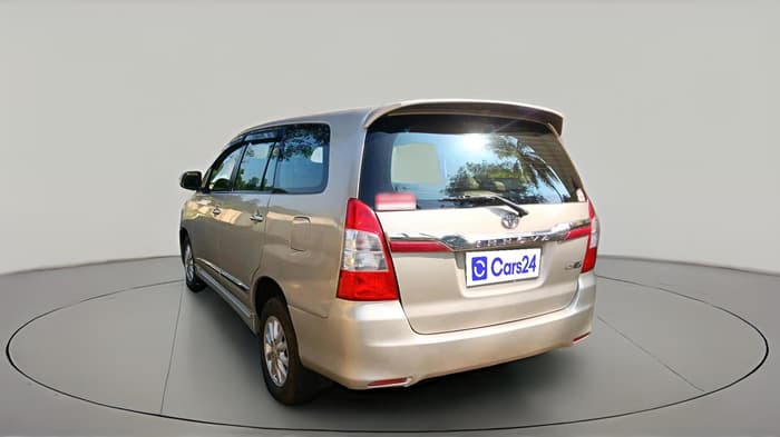 2014 Toyota Innova 2.5 VX 8 STR, Diesel, Manual, 66,912 km, exterior