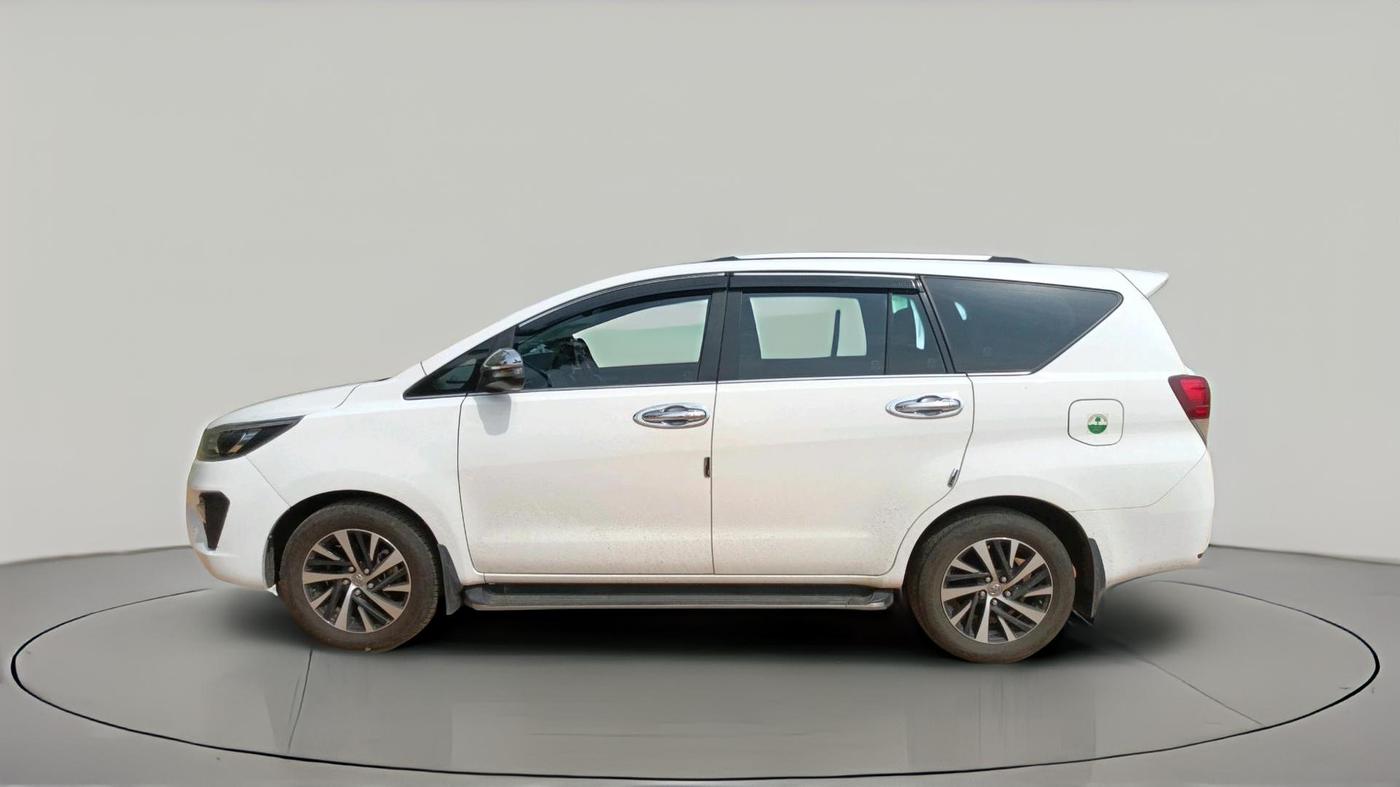 2022 Toyota Innova Crysta 2.4 ZX 7 STR, Diesel, Manual, 1,03,366 km, exterior