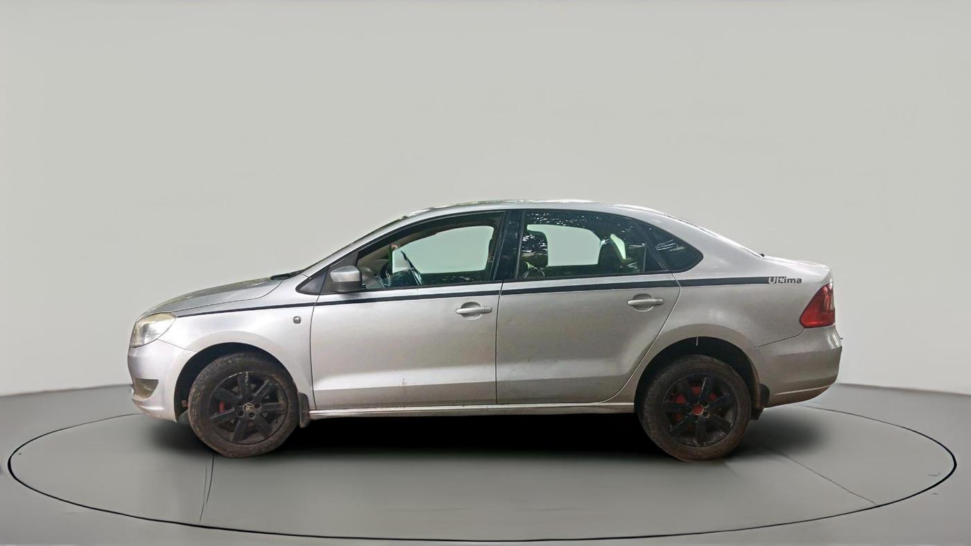 2014 Skoda Rapid 1.5 TDI CR AMBITION PLUS, Diesel, Manual, 1,41,710 km, exterior