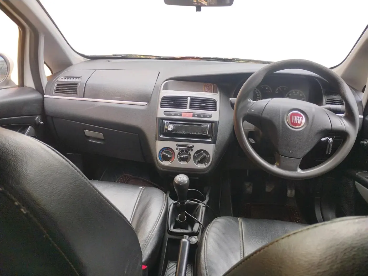 2012 Fiat Grand Punto ACTIVE 1.3, Diesel, Manual, 1,27,511 km, interior
