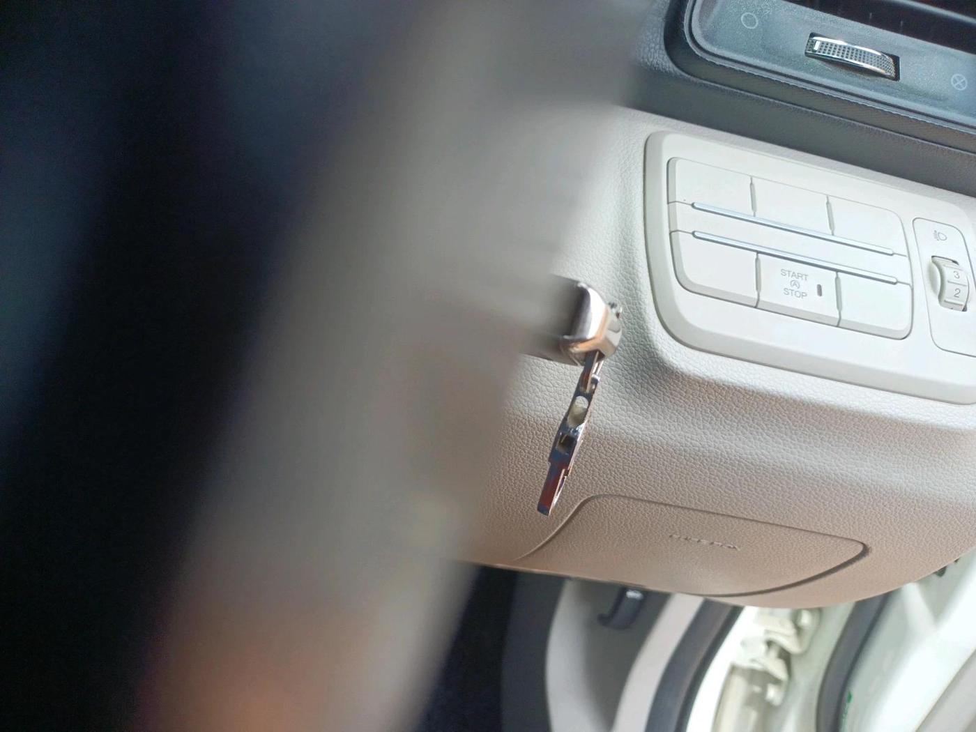 2022 Mahindra XUV300 W6 1.5 Diesel, Diesel, Manual, 1,12,254 km, interior