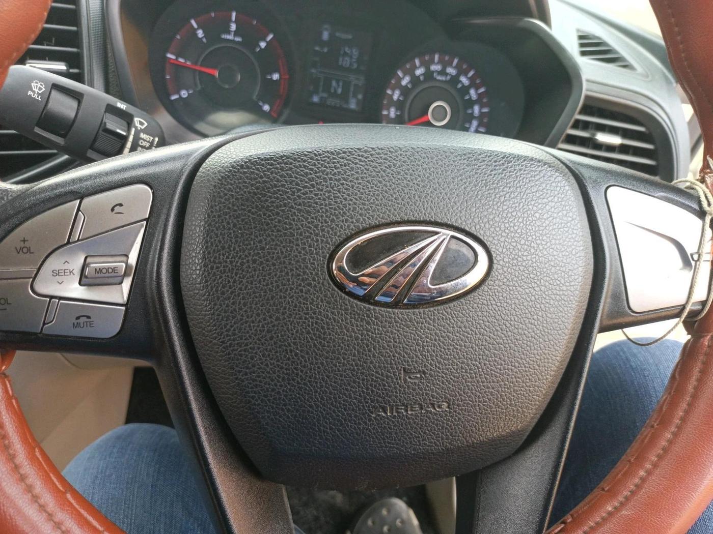 2022 Mahindra XUV300 W6 1.5 Diesel, Diesel, Manual, 1,12,254 km, interior