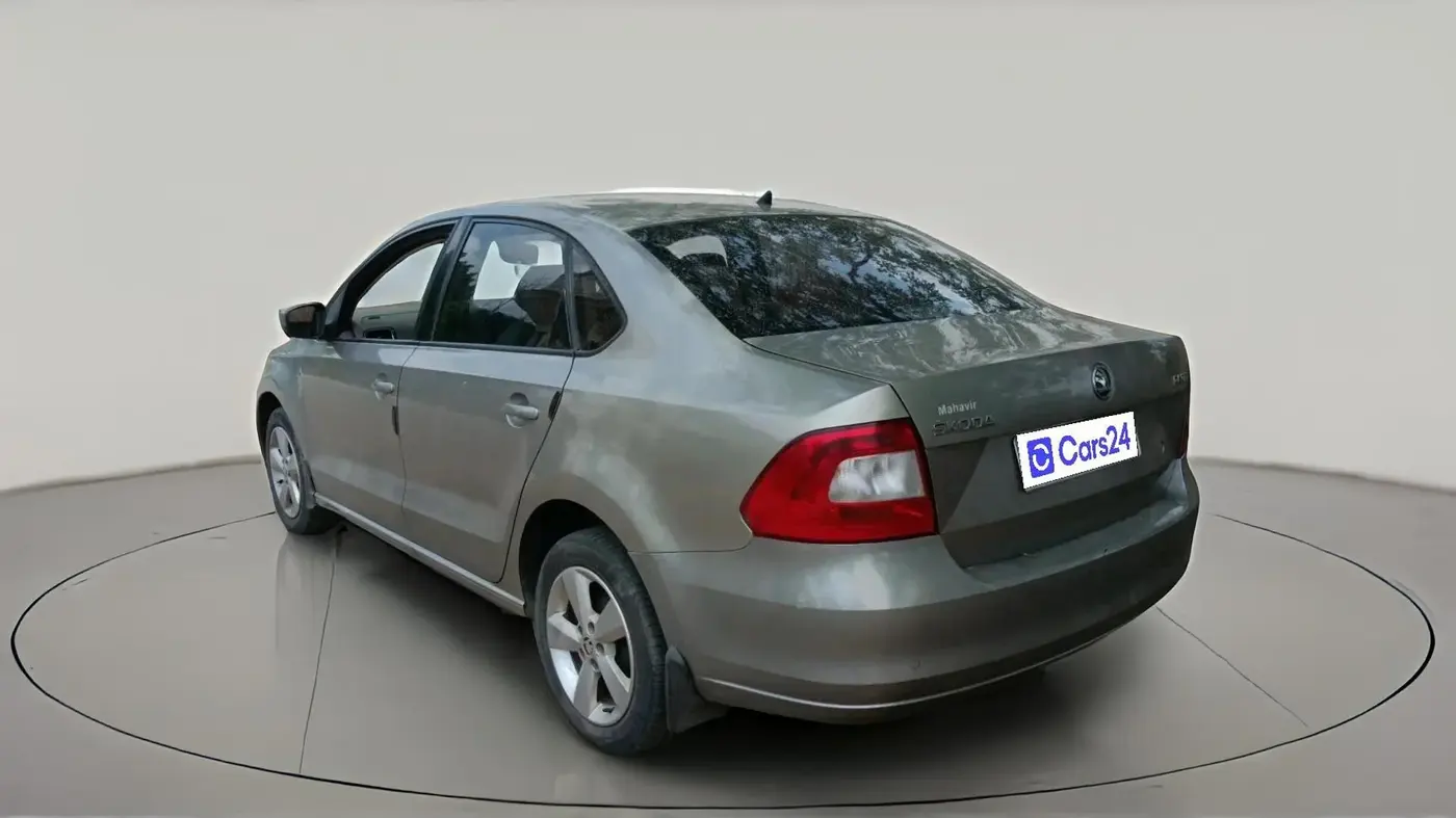 2015 Skoda Rapid 1.5 TDI CR ELEGANCE PLUS AT, Diesel, Automatic, 1,10,566 km, exterior