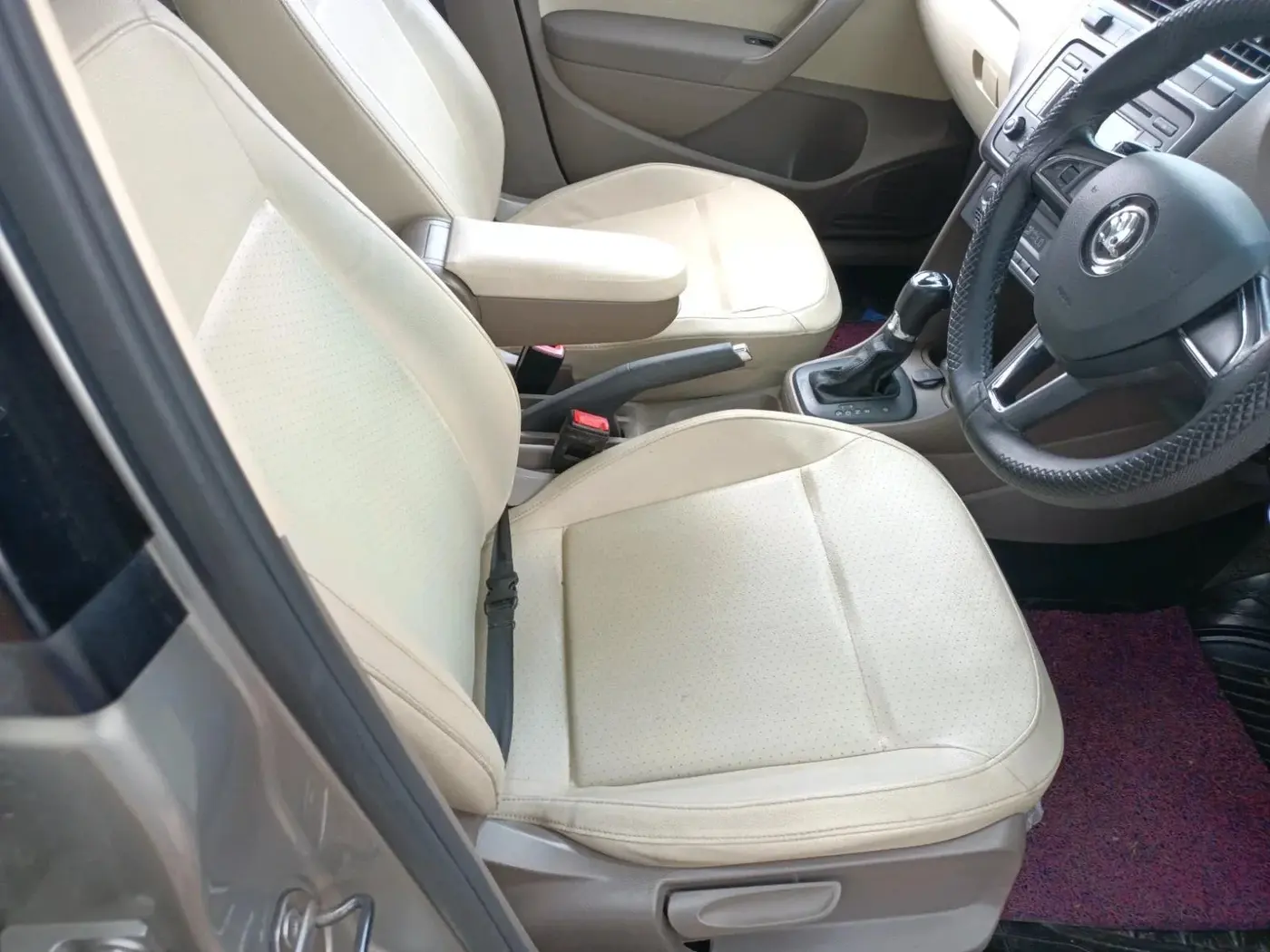 2015 Skoda Rapid 1.5 TDI CR ELEGANCE PLUS AT, Diesel, Automatic, 1,10,566 km, interior