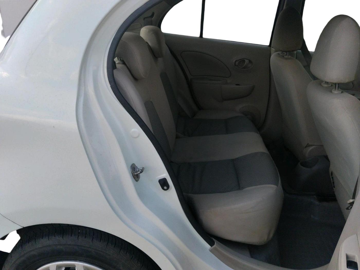 2013 Renault Pulse RXL PETROL, Petrol, Manual, 1,04,488 km, interior