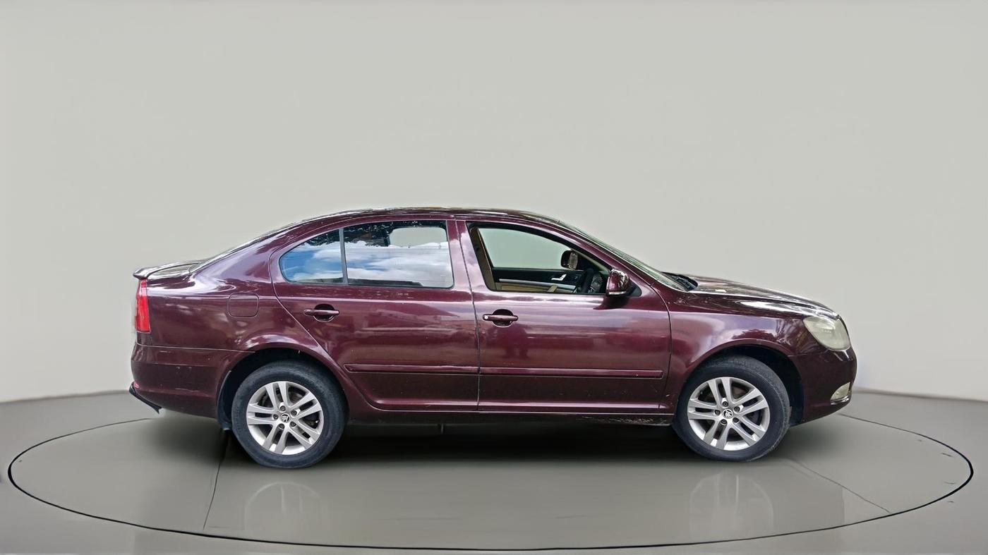2013 Skoda Laura AMBIENTE 2.0 TDI CR AT, Diesel, Automatic, 1,09,683 km, exterior