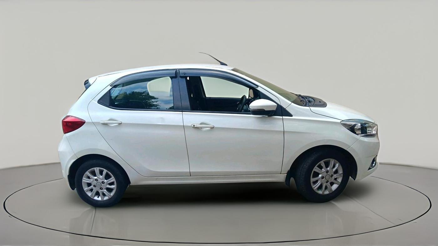 2017 Tata Tiago XZA PETROL, Petrol, Automatic, 95,829 km, exterior