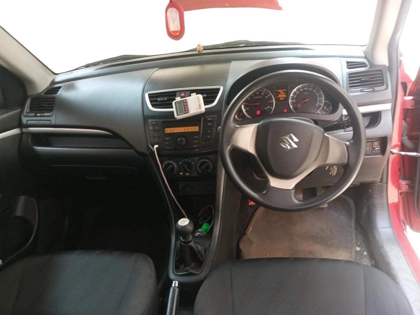2013 Maruti Swift VXI, Petrol, Manual, 50,322 km, interior