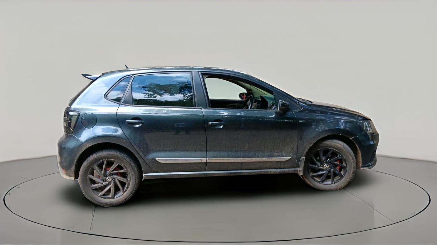2016 Volkswagen Polo HIGHLINE1.5L, Diesel, Manual, 1,18,729 km, exterior