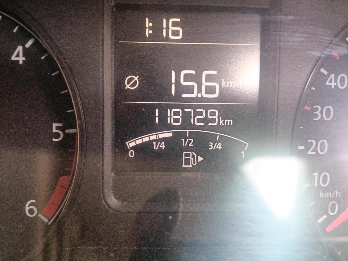 2016 Volkswagen Polo HIGHLINE1.5L, Diesel, Manual, 1,18,729 km, interior