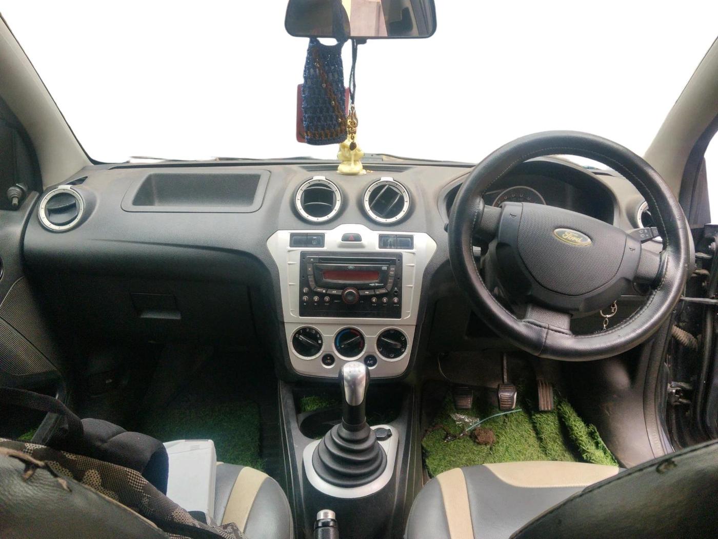 2011 Ford Figo ZXI 1.4 DIESEL, Diesel, Manual, 1,28,796 km, interior