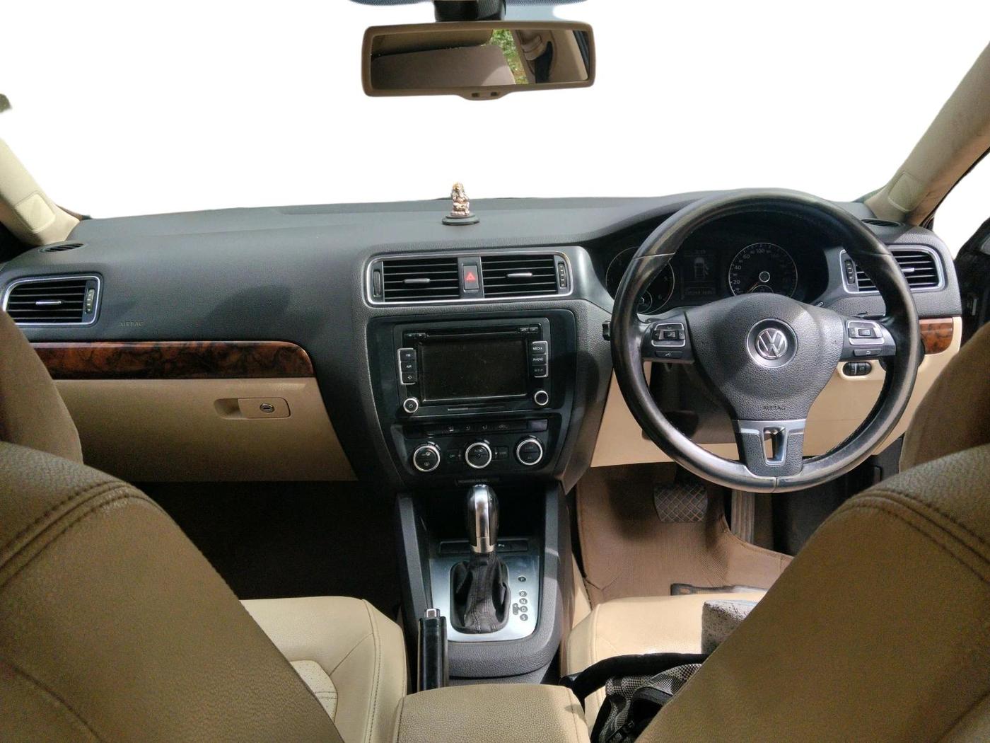 2015 Volkswagen Jetta HIGHLINE TDI AT, Diesel, Automatic, 1,15,214 km, interior