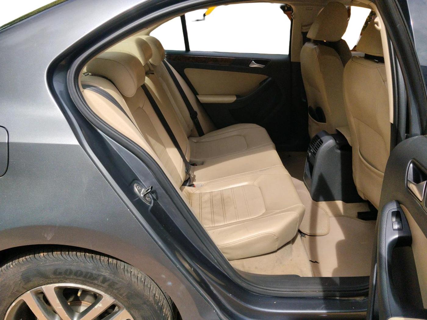 2015 Volkswagen Jetta HIGHLINE TDI AT, Diesel, Automatic, 1,15,214 km, interior